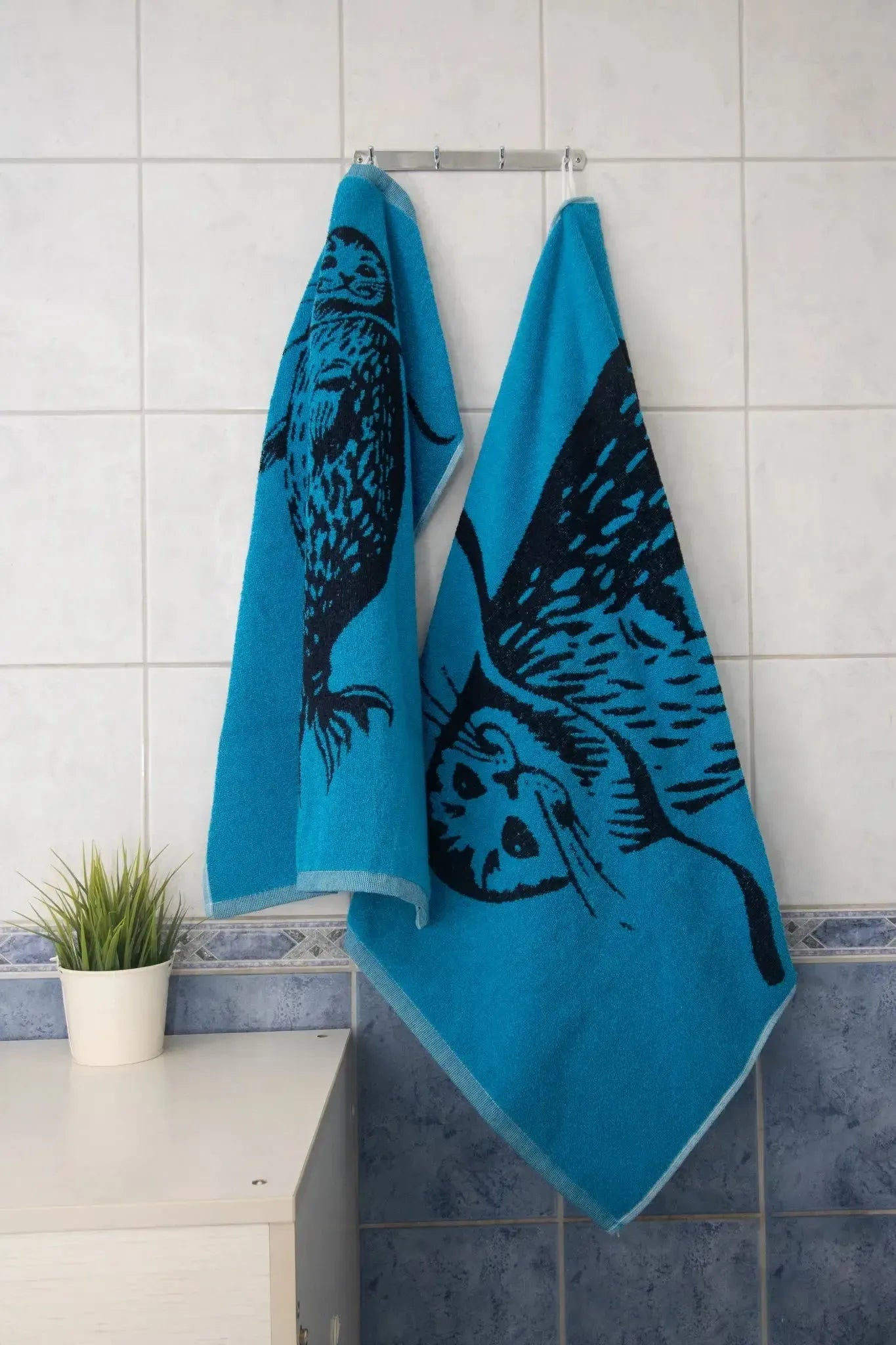 Lahjapaketti: Retrologo -pyyhkeet ja käsienpesuneste-Lahjasetti-Suomen luonnonsuojeluliiton Luontokauppa