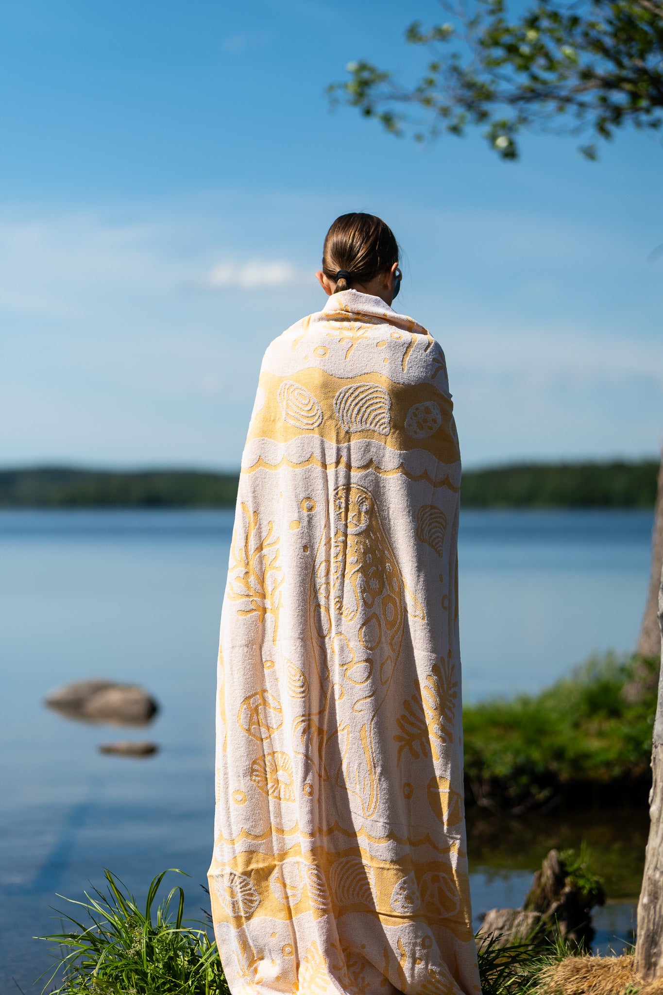 Pinnan alla -pyyhe (auringonkeltainen)