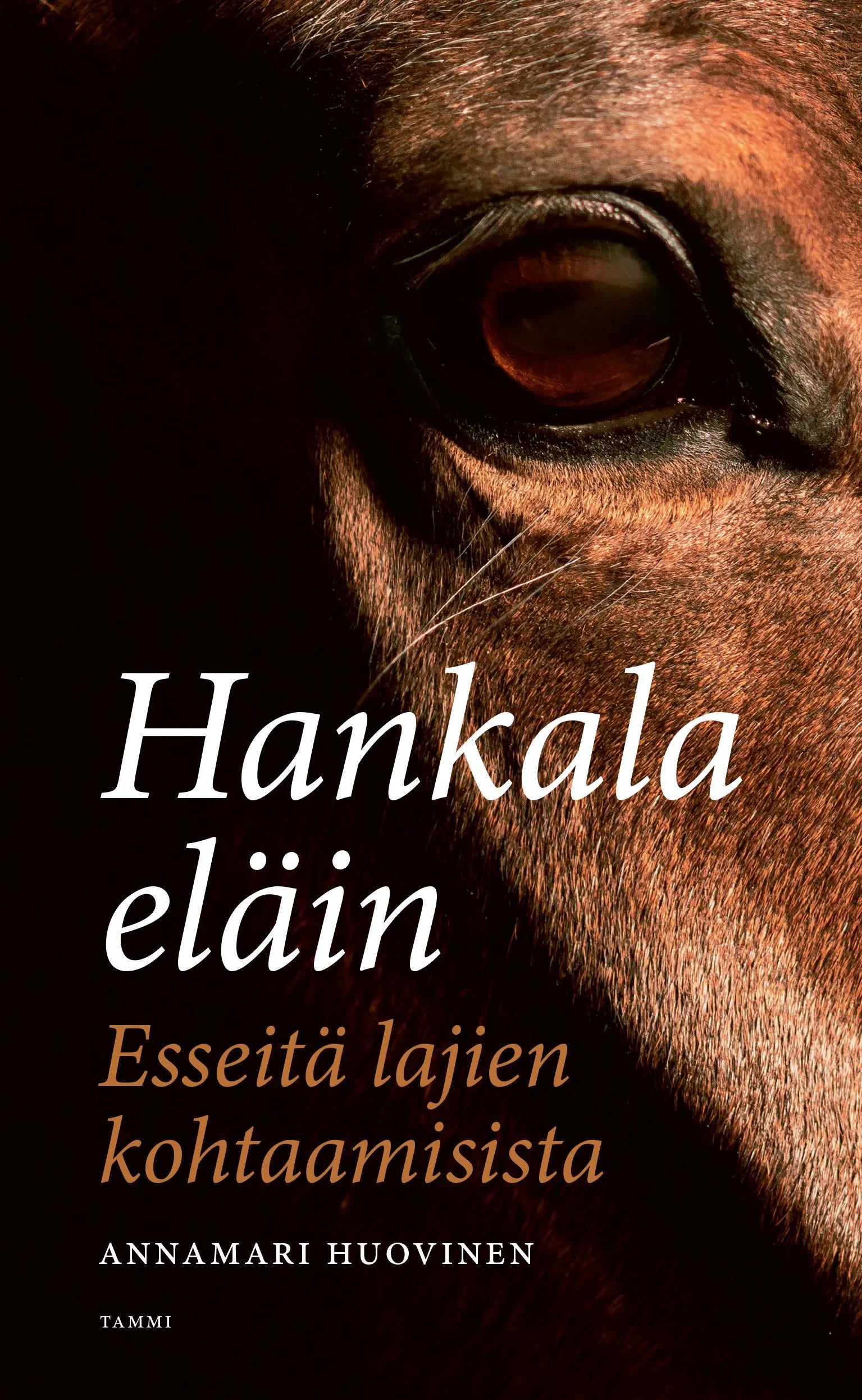Hankala eläin - Esseitä lajien kohtaamisista-Eläinaiheiset kirjat-Suomen luonnonsuojeluliiton Luontokauppa