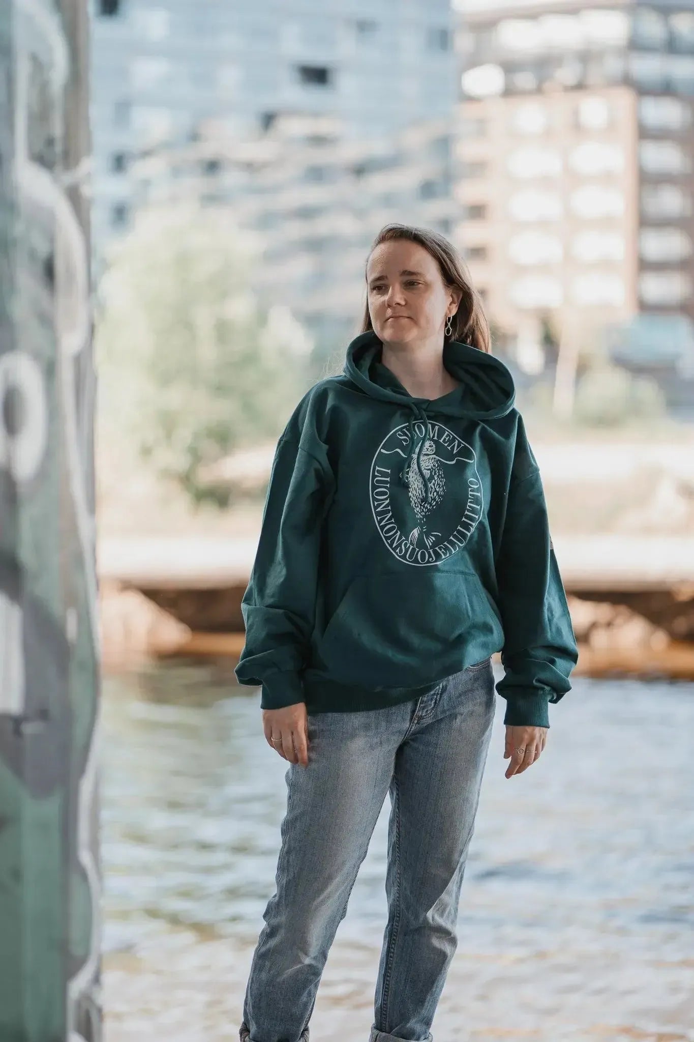 Retrologo -huppari (loose fit, lammenvihreä)-Hupparit-Suomen luonnonsuojeluliiton Luontokauppa