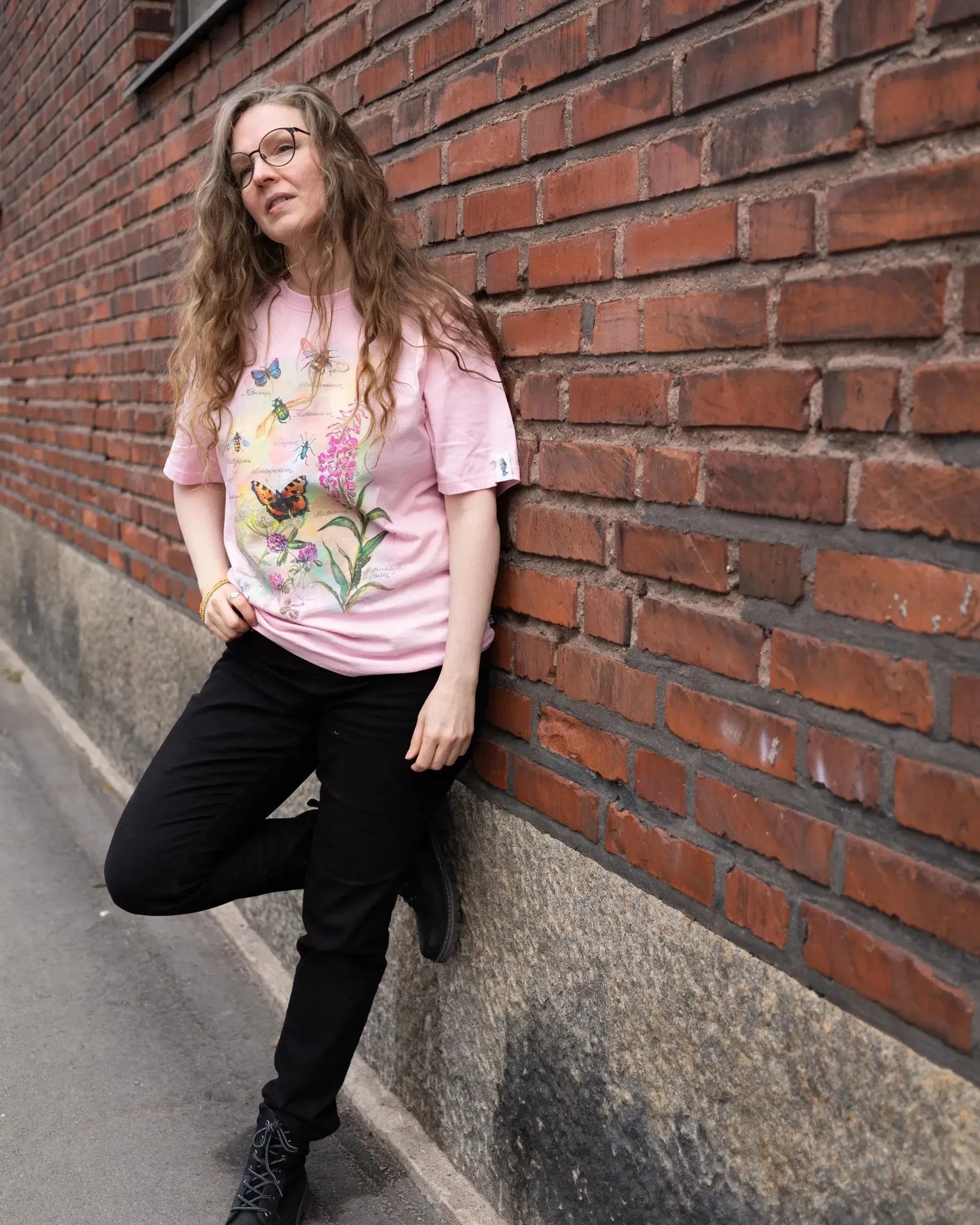 Vanamo t-paita: Kesäniitty-T-paidat-Suomen luonnonsuojeluliiton Luontokauppa